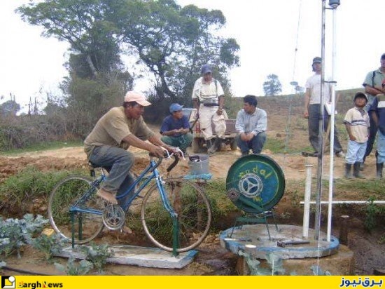 در این روستای بدون برق همه چیز با دوچرخه کار می‌کند