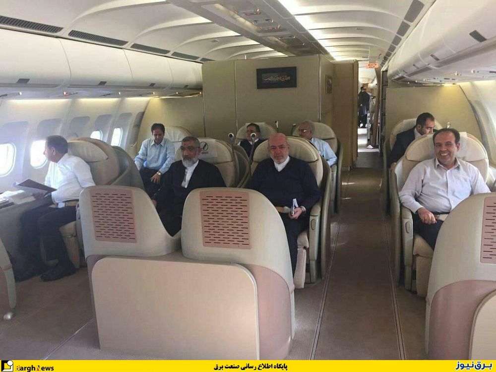 تصویر چیت چیان در هواپیمای اختصاصی دولت در راه الجزایر