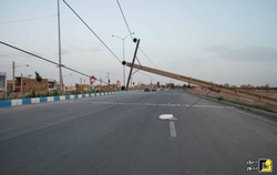 سقوط ۵ تیر چراغ برق در مسیر عبور رانندگان در بزرگراه آزادگان