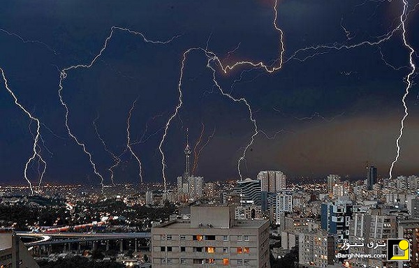 تصویر جالبی از رعد و برق پایتخت