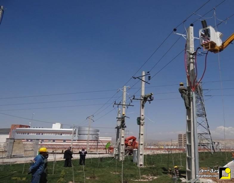 نصب ۲۵۰ اصله تیر برق در شهرستان اصلاندوز اردبیل