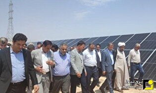 افتتاح دو نیروگاه خورشیدی با حضور معاون وزیر نیرو در هرمزگان