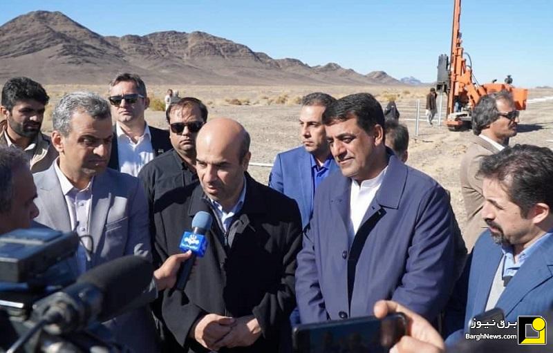 بازدید معاون وزیر نیرو از نیروگاه خورشیدی در حال ساخت شهرک صنعتی خاش