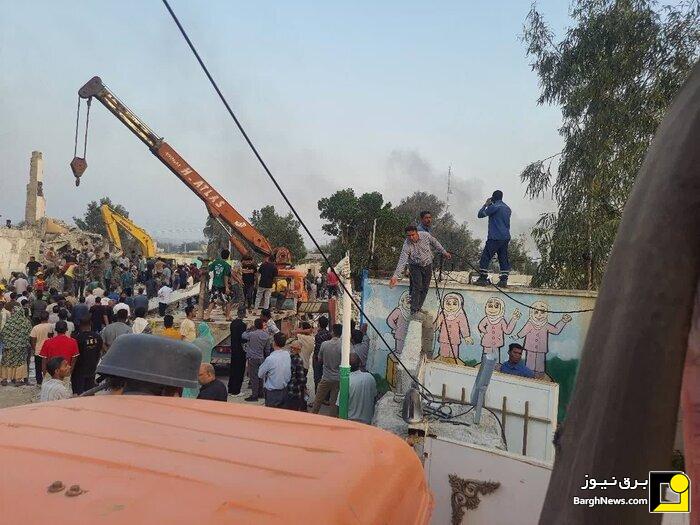 عملیات اصلاح شبکه برق در منطقه حادثه‌دیده میناب در حال انجام است