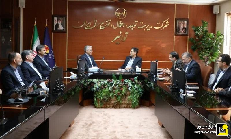 نشست سرپرست توانیر با مدیران عامل صنعت برق استان مرکزی و قم