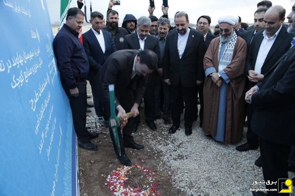 آغاز عملیات اجرایی پست ۶۳/۲۰ کیلوولت نهاوند۳ با حضور مدیرعامل توانیر