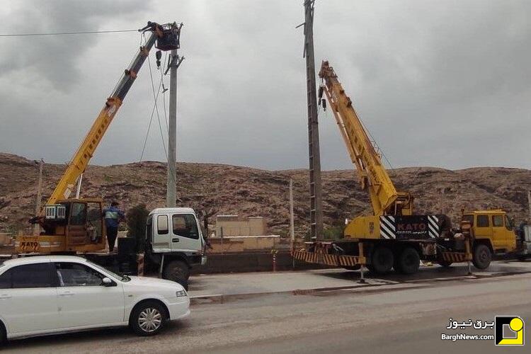 انجام عملیات کم‌نظیر افزایش ارتفاع خطوط فوق توزیع در داراب فارس