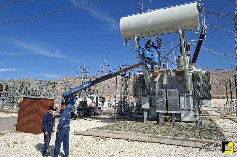 تداوم پایداری شبکه برق در شمال و غرب فارس با تلاش مستمر نیرو‌های صنعت برق