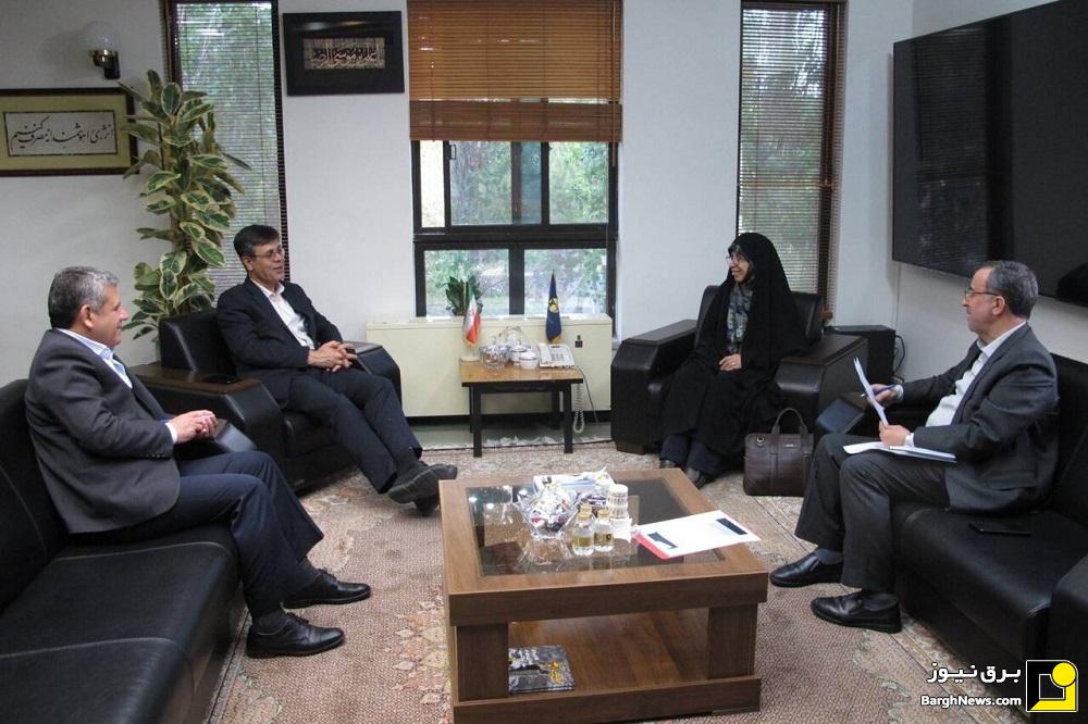 بررسی توسعه زیرساخت‌های انتقال و شبکه برق شهری و روستایی در ۶ شهرستان