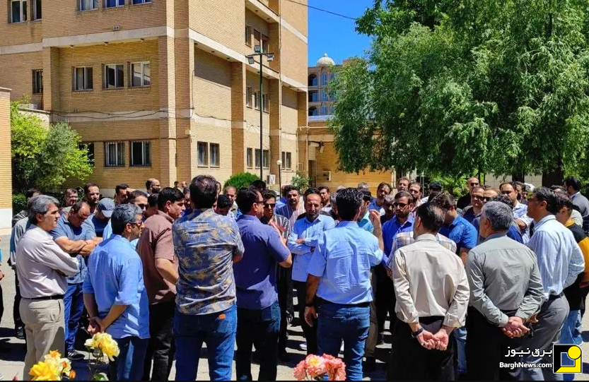 تجمع اعتراضی کلاه‌زرد‌های برق منطقه‌ای غرب به تبعیض در پرداخت رفاهیات