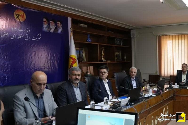 نشست تخصصی مدیرعامل توانیر با مدیران صنایع انرژی‌بر استان اصفهان