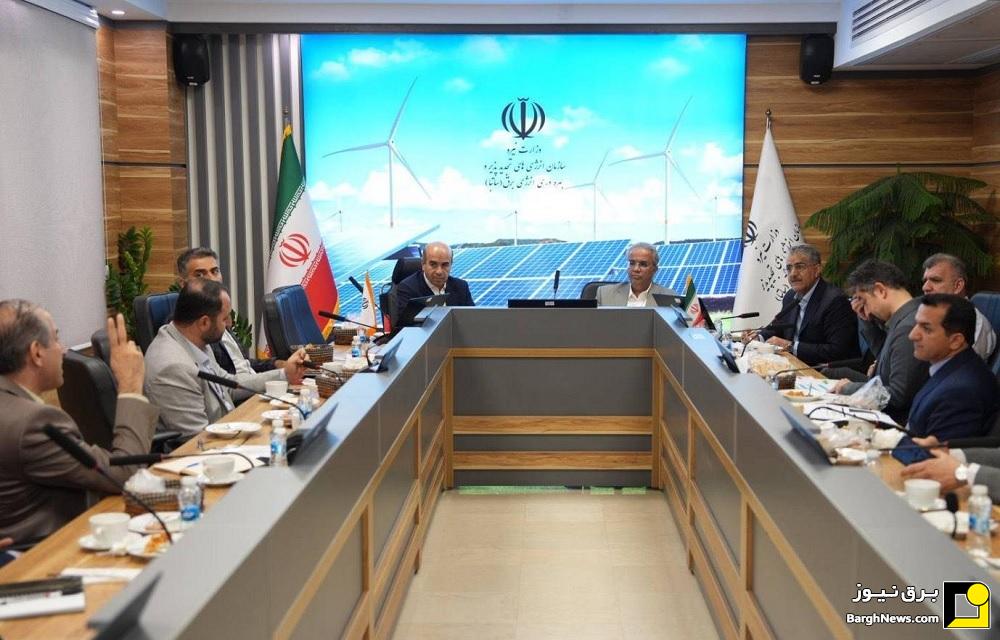 پیگیری روند پیشرفت نیروگاه‌های تجدیدپذیر سیستان و بلوچستان با حضور معاون وزیر نیرو
