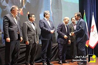 تندیس برتر کنفرانس نیروگاه‌های خورشیدی به قزوین رسید